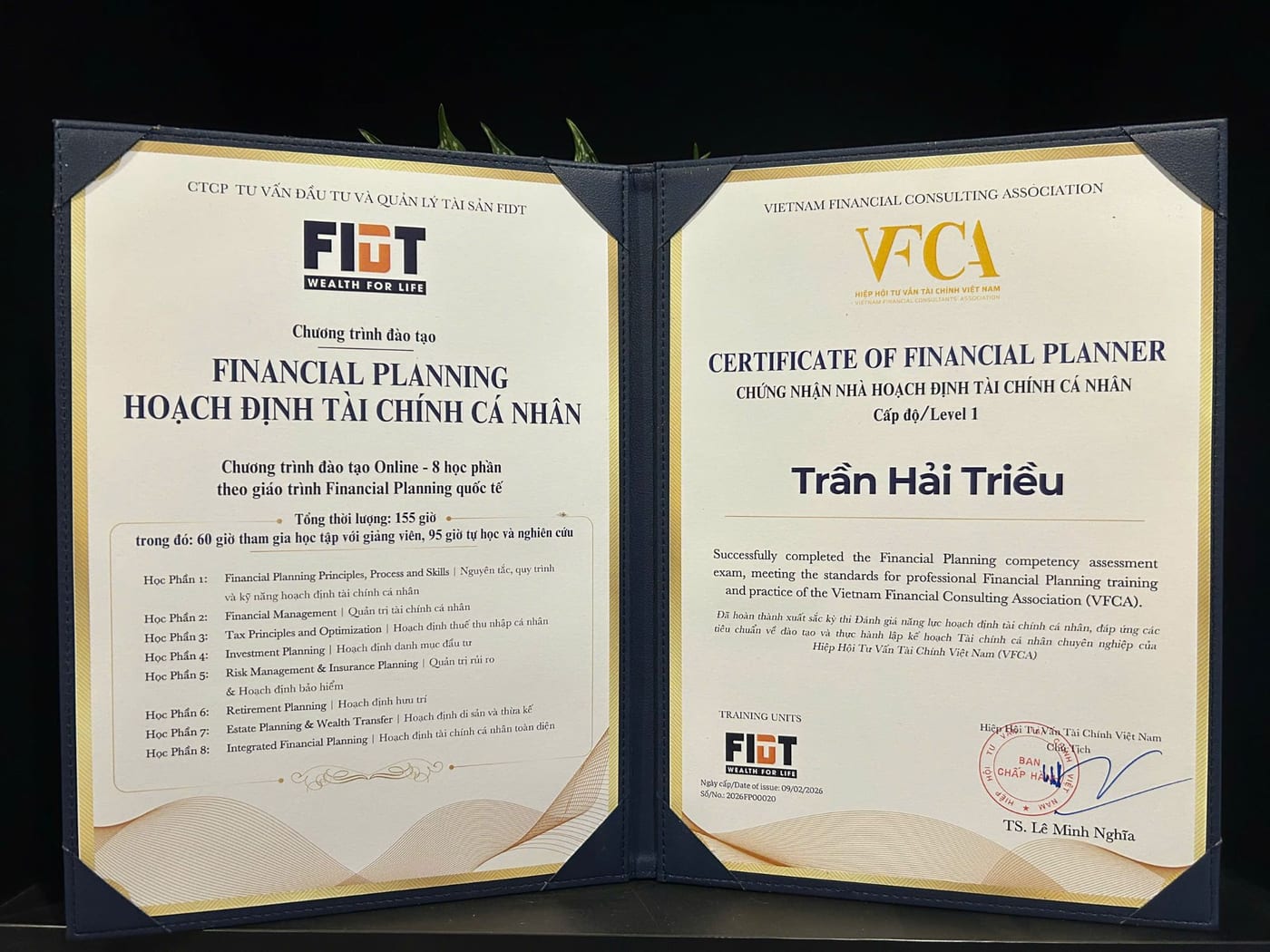 Chứng nhận Financial Planning của FIDT và Certificate of Financial Planner Level 1 của VFCA cấp cho Trần Hải Triều